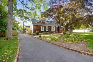 18 Wittridge Rd, Hauppauge, NY 11779-4118