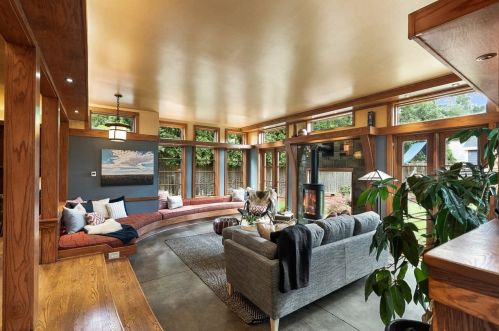 1003 Sylvan Ave, Milwaukee WI 53217-5355 exterior