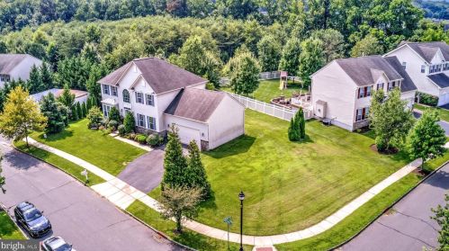 602 Archibald Ln, Florence NJ  08518-4010 exterior