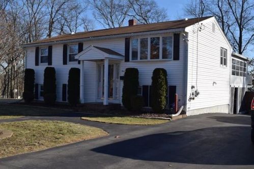 3 Sullivan Rd, Avon, MA 02322-1628