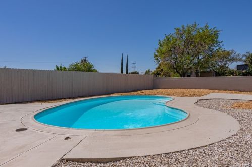 643 Mckinley St, Rialto CA  92376-6057 exterior