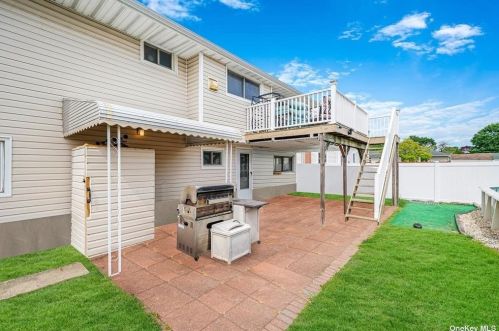 452 Outlook Ave, Babylon NY  11704-4312 exterior