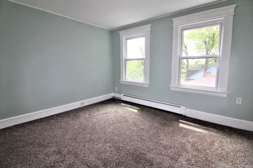 579 Cooke St, Waterbury CT  06710-1424 exterior