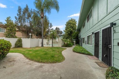 4231 Lowell St, La Mesa, CA 91941-6022