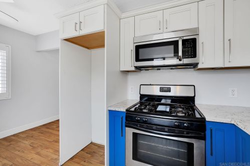 2045 Oliver Ave, San Diego CA 92109-5549 exterior