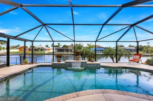 1401 4th Pl, Cape Coral, FL 33990-2015