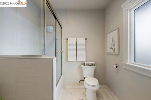 5117 Fairfax Ave, Oakland CA  94601-5410 exterior