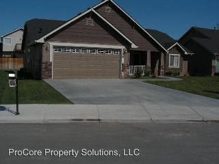 3258 Salmon Creek Dr, Meridian ID  83642-4758 exterior