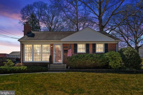1603 Woodside Dr, Woodbridge, VA 22191-3066
