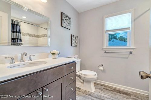 5 Coach Dr, Hazlet NJ  07730-1806 exterior