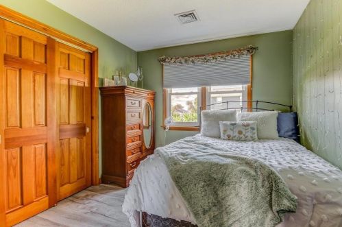 1 Kathy St, South Kingstown RI  02882-5040 exterior