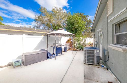 313 Shady Ln, Fort Pierce, FL 34952-1357