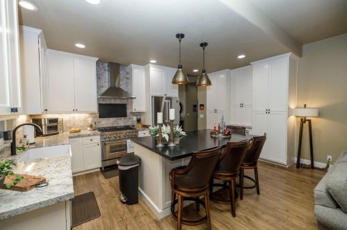 1955 Tuolumne Rd, Turlock CA  95382-8912 exterior