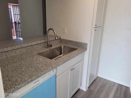 1620 Wilmot Rd, Tucson AZ  11110-4457 exterior