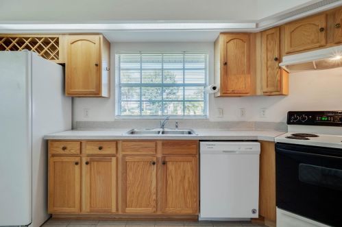 4641 Marsh Harbor Dr, Tavares FL  32778-4764 exterior