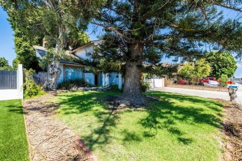 8411 Norfolk Dr, Huntington Beach CA  92646-4420 exterior