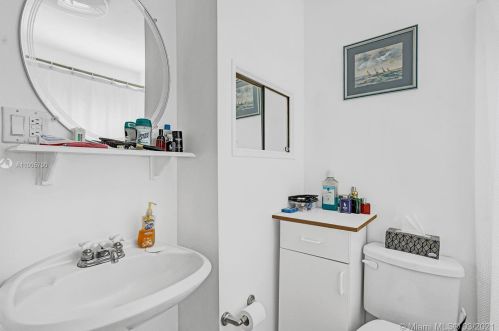 8490 10th St, Hollywood FL  33024-4939 exterior