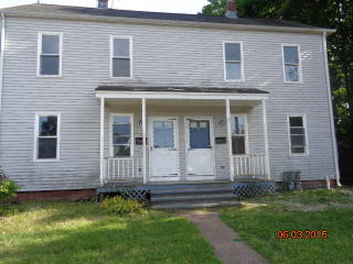 52 Wells St, Manchester, CT 06040-6125
