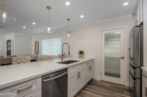 8649 Plz Ave, Scottsdale AZ 85250-6706 exterior