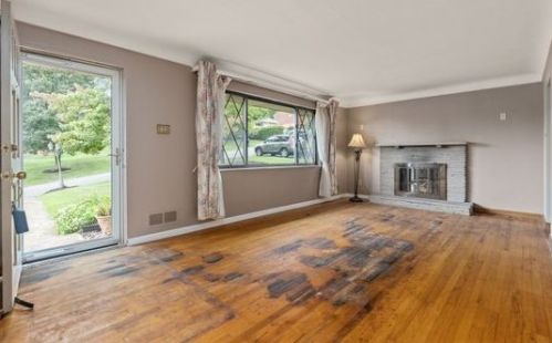 5318 Glen Robin Dr, Pittsburgh, PA 15236-1619
