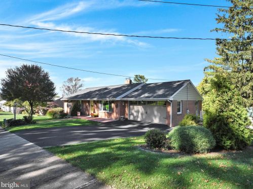 224 Maple St, Ephrata PA  17522-2513 exterior