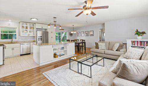 8608 Langport Dr, Springfield VA  22152-3207 exterior