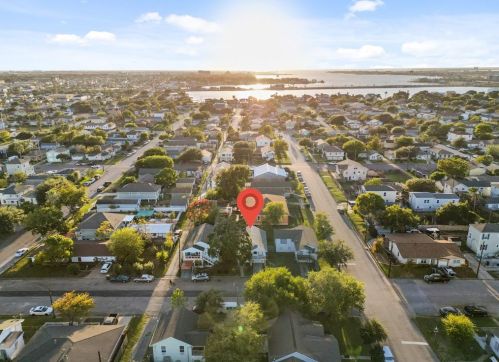 1805 54 St, Galveston TX 77551-5122 exterior