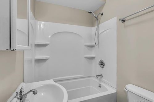 30 Foster St, Manchester CT 06040-5330 exterior