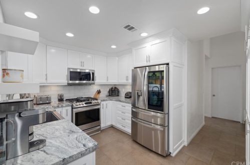 1373 Cody Ct, Upland CA  91786-2123 exterior