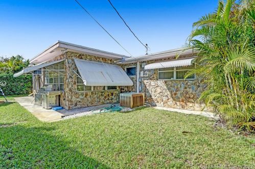 8490 10th St, Hollywood FL  33024-4939 exterior