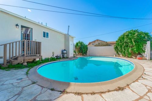 1301 Marcelle St, Compton CA  90221-4413 exterior