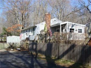 41 Winterberry Rd, South Kingstown RI  02874-2488 exterior
