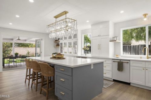 1121 Port Cir, Oxnard CA  93035-2212 exterior