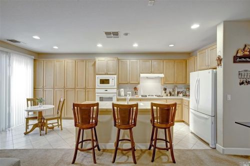 636 Silver Star Ct, Vacaville CA  95688-9478 exterior