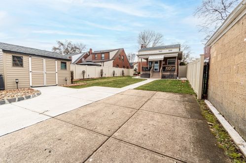 453 Riverview Dr, New Kensington PA  15068-5936 exterior