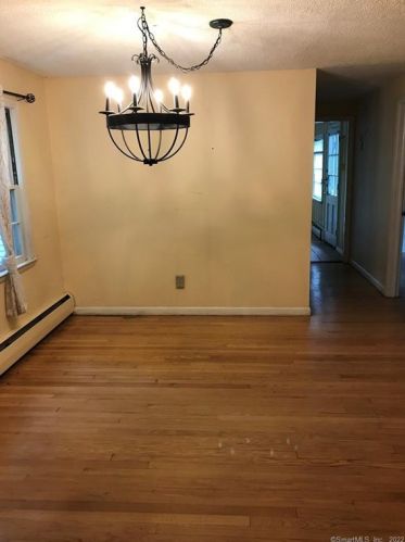 19 Wood Rd, Bloomfield CT  06002-1120 exterior