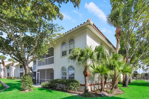 104 Cypress Point Dr, West Palm Beach, FL 33418-7152