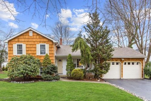 22 Heritage Dr, Middletown, NJ 07748-3507