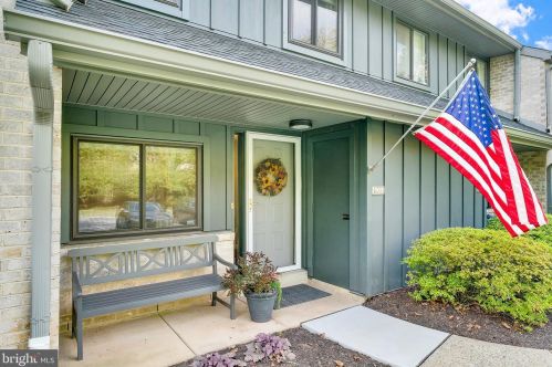 501 Foxwood Ln, Paoli, PA 19301-2010