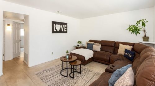 288 Lustrosos St, Oceanside CA  92057-5237 exterior