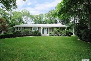 23 Lower Cross, Shoreham, NY 11786-1438
