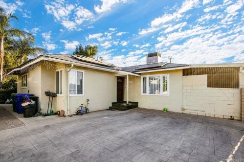 7913 Whitsett Ave, North Hollywood, CA 91605-2207