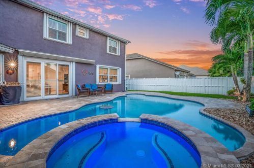 13832 16th St, Hollywood, FL 33028-3040