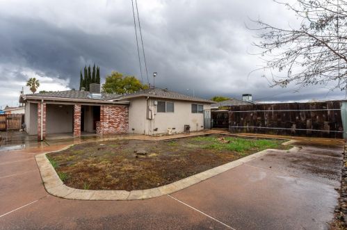 827 Grant Ave, Manteca CA  95336-3727 exterior