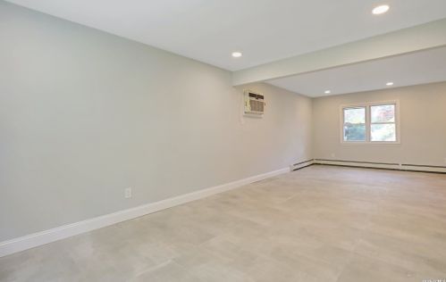 2 Maison Dr, Holbrook NY  11741-1314 exterior