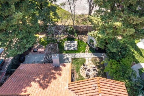 424 Stanford St, Vacaville CA  95687-4653 exterior