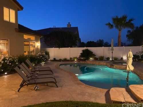 26338 Oakdale Canyon Ln, Santa Clarita, CA 91387-8137