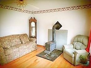 415 School St, North Kingstown, RI 02852-1846