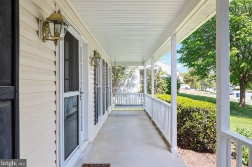 1125 Artic Quill Rd, Herndon VA  20170-3603 exterior