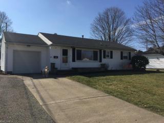 1321 Canoe Ln, Coshocton, OH 43812-2918